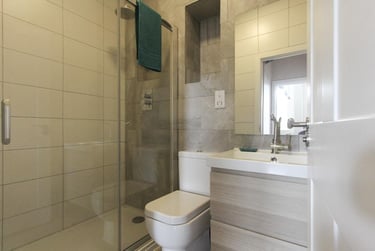 2 bed house, Howard Gardens, Adamstown, Cardiff, CF240EF - Image 9
